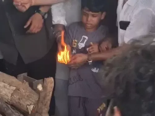Martyr Akash Rao Giripunje's son lit the funeral pyre