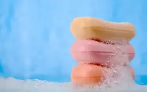 Barish Mein Kapdo Se Seelan Ki Badbu Kaise Hataye