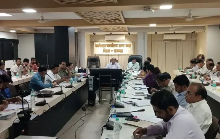 कलेक्टर गिरीश कुमार मिश्रा ने समीक्षा बैठक की।