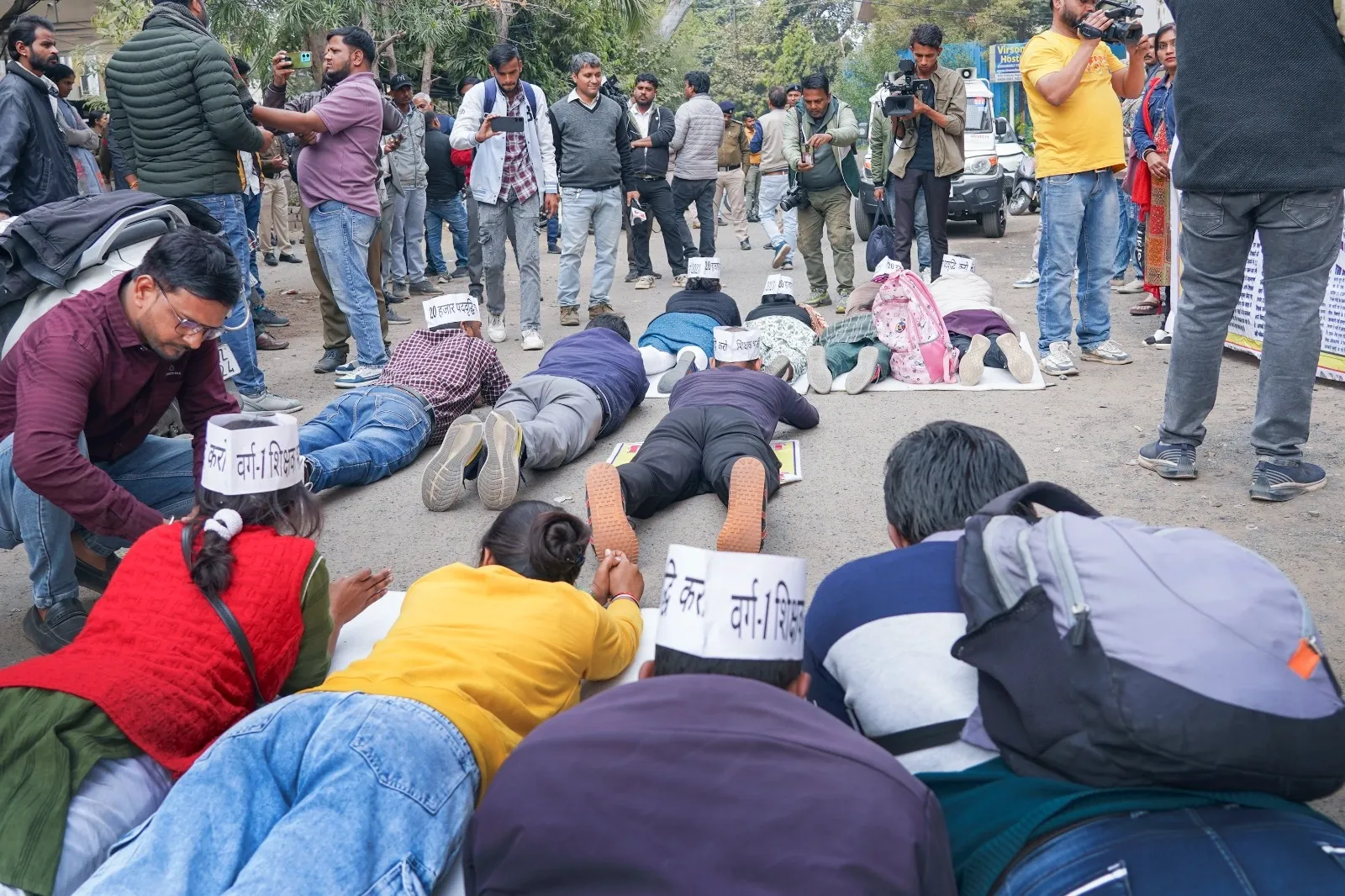 varg 1 shikshak bharti protest