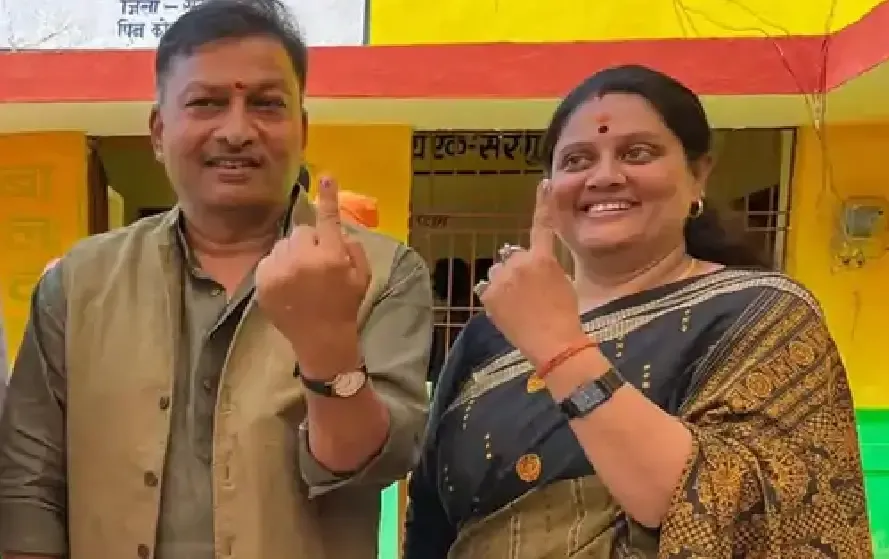 1 से दिव्या सिसोदिया ने जीत दर्ज की।