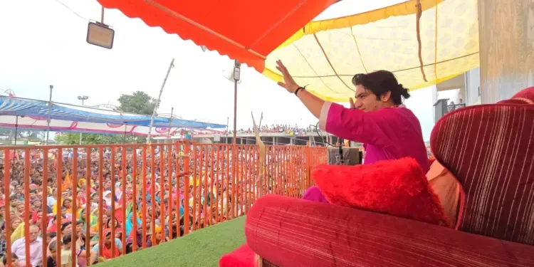 छतरपुर-में-पंडित-धीरेन्द्र-कृष्ण-शास्त्री-कथा-सुनाते-हुए