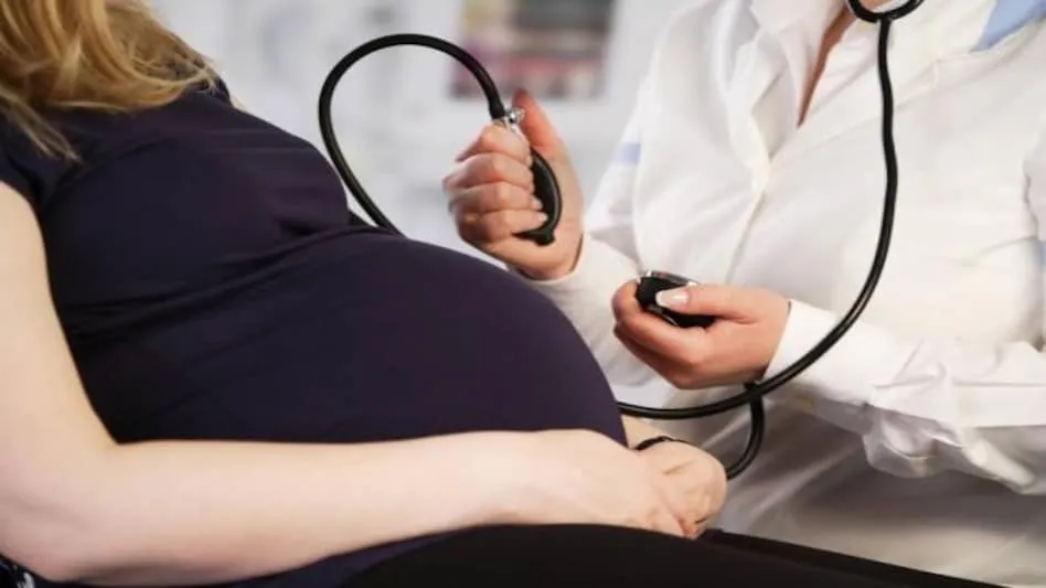 गर्भावस्था में ब्लडप्रेशर कंट्रोल करने के लिए करें ये उपाय - home remedies to control your blood pressure in pregnancy - AajTak