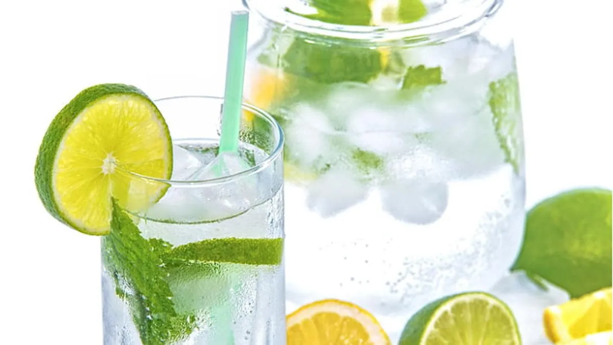 Lemon Water Recipe: भीषण गर्मी में शरीर को हाइड्रेट रखता है नींबू पानी, जानिए इसे बनाने का परफेक्ट तरीका - how to make lemon water summer refreshing drink nimbu paani saves from