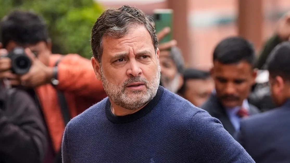 संसद के बाहर मीडिया से बात करते कांग्रेस नेता राहुल गांधी (Photo: PTI)