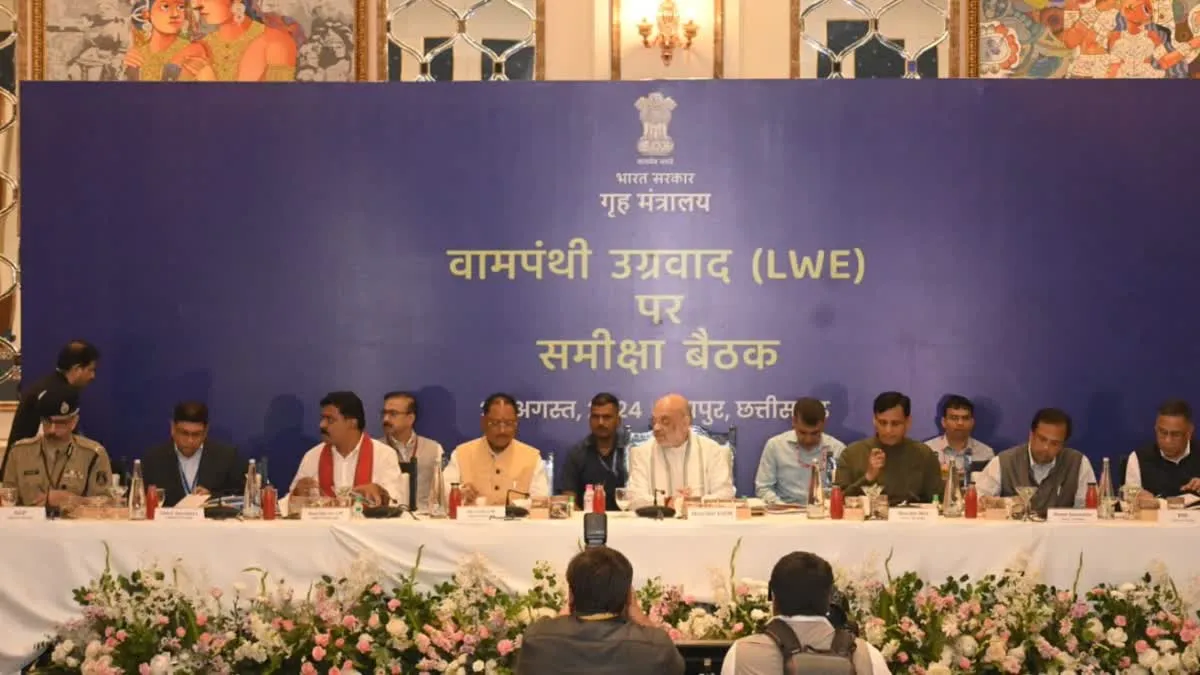 अमित शाह की अध्यक्षता में वामपंथी उग्रवाद पर समीक्षा बैठक, 7 राज्यों के DGP  और सीएस मौजूद - Amit Shah Meeting In Raipur