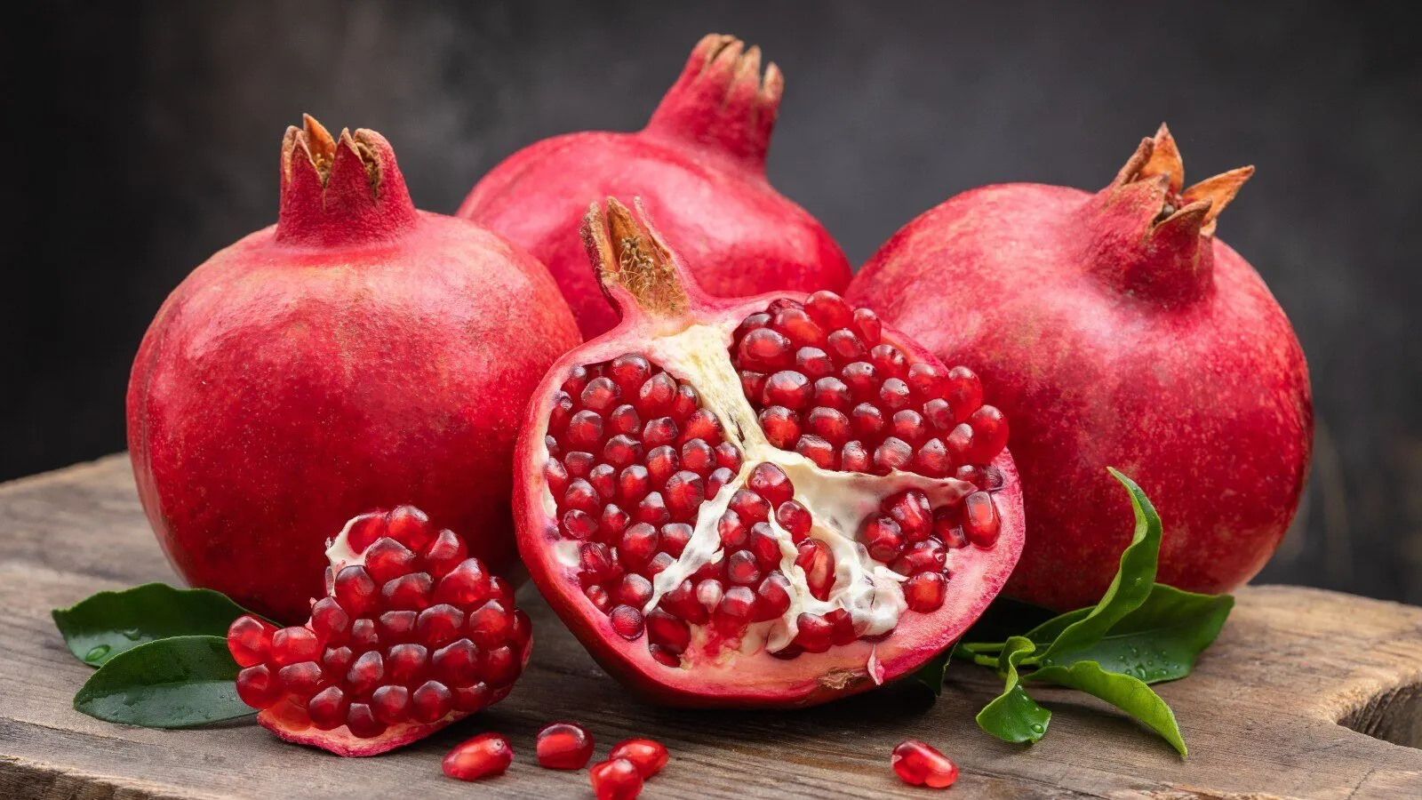 Make pomegranate a part of your diet for weight loss and glowing skin-वजन  घटाने और दमकती त्वचा के लिए अनार को बनाएं अपनी डाइट का हिस्सा 