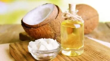 skin ke liye best hai coconut oil, स्किन के लिए बेस्ट है नारियल का तेल | HealthShots Hindi