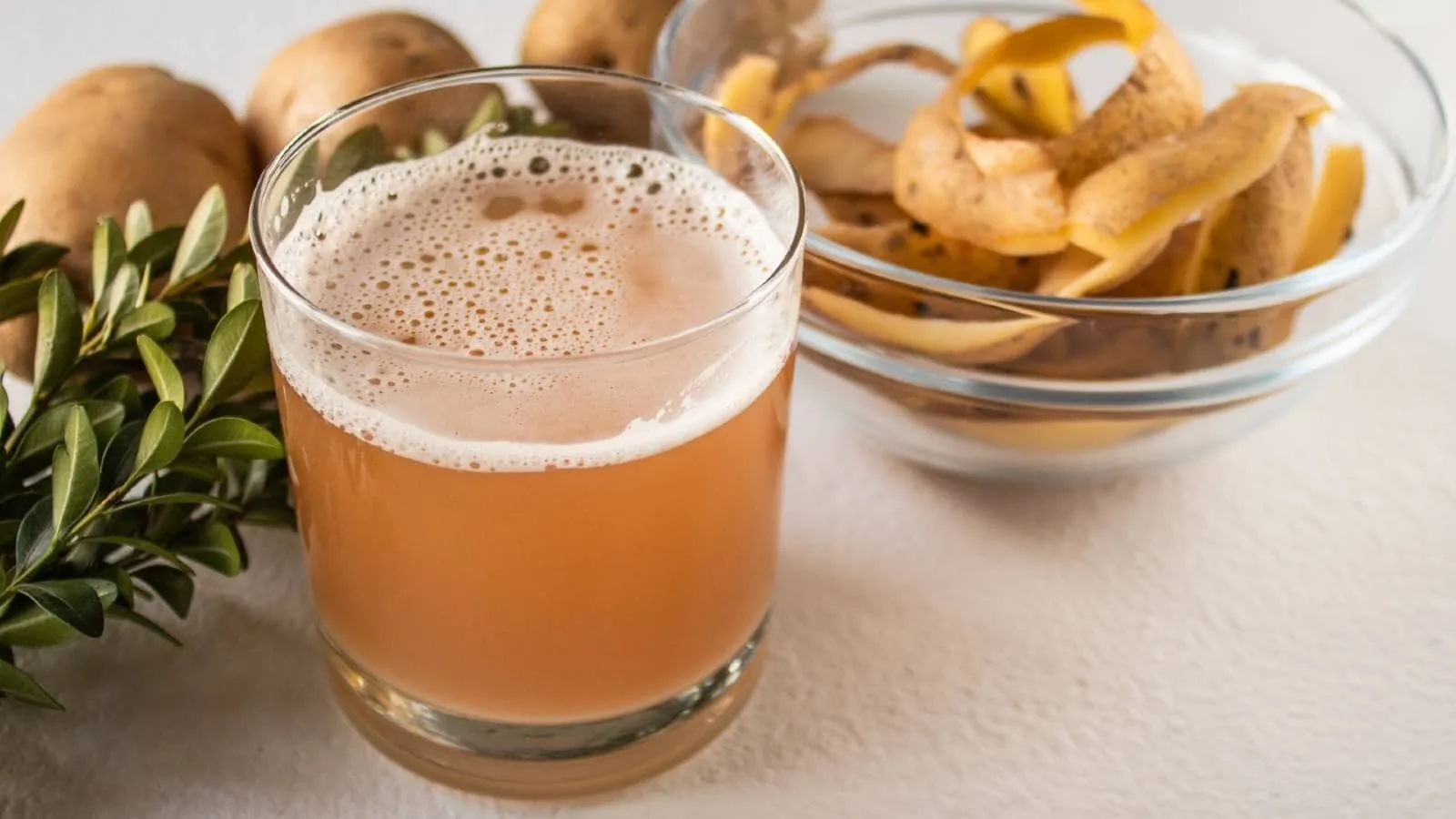 potato juice benefits in hindi - हिन्दी में आलू के रस के फायदे | HealthShots Hindi
