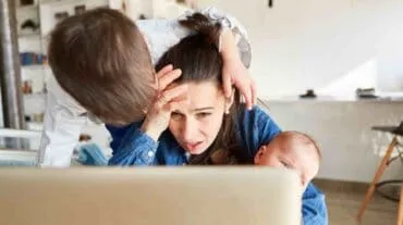 Parental burnout se kaise deal karein,- पेरेंटल बर्नआउट से कैसे डील करें | HealthShots Hindi