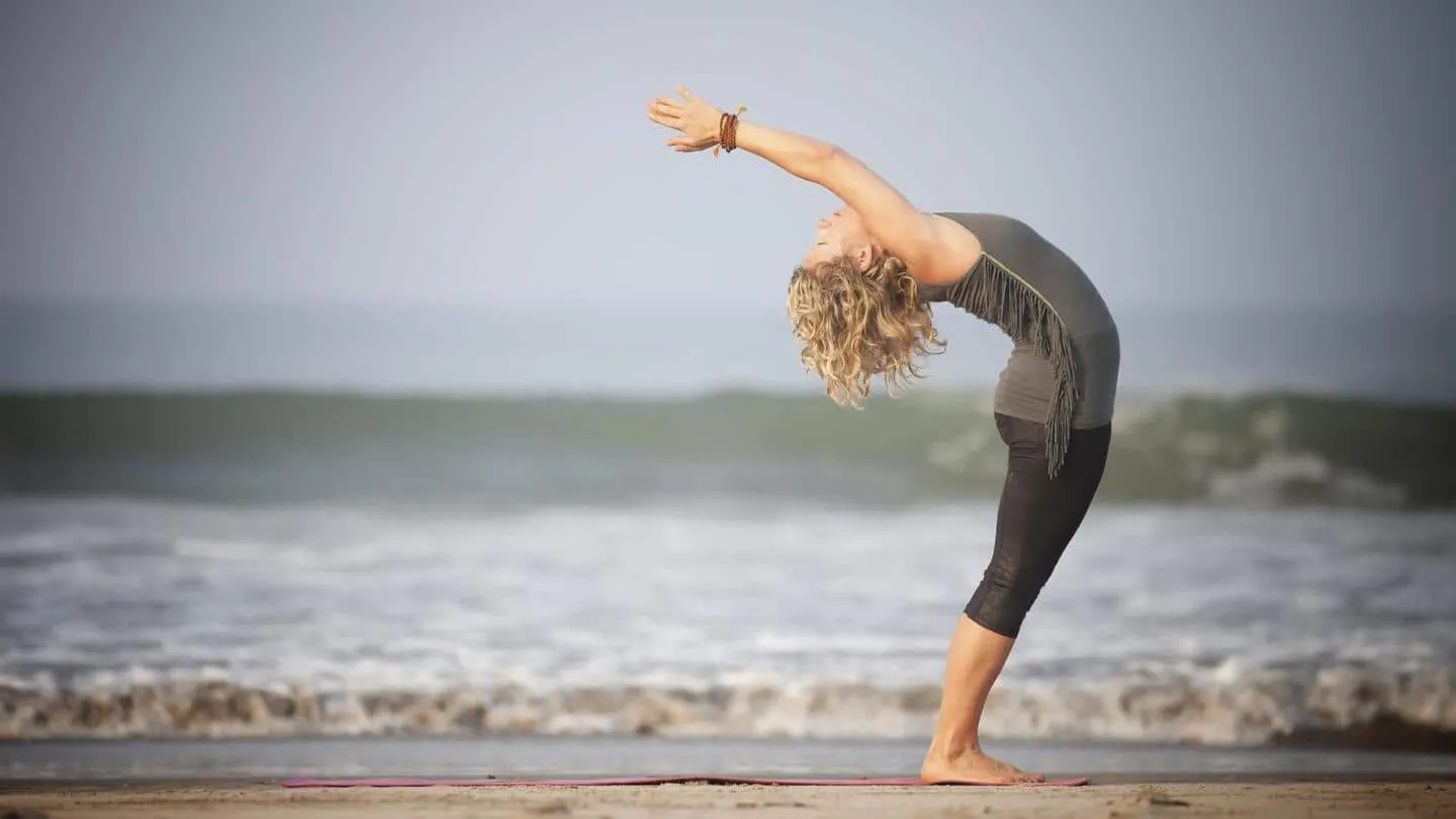 हस्त उत्तानासन: जानिए इस योगासन के अभ्यास का तरीका, लाभ और अन्य महत्वपूर्ण  बातें