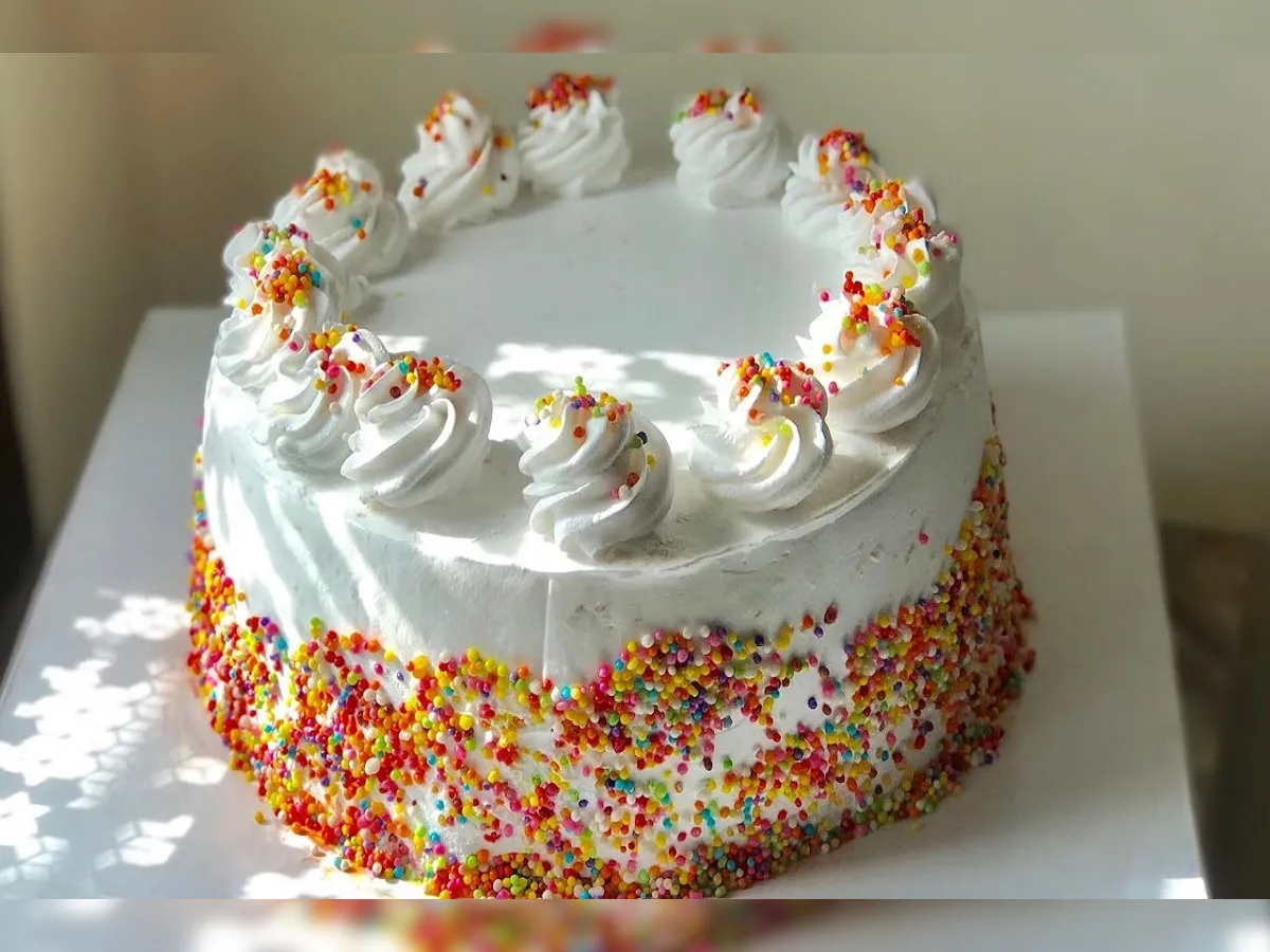 एगलेस वनीला केक