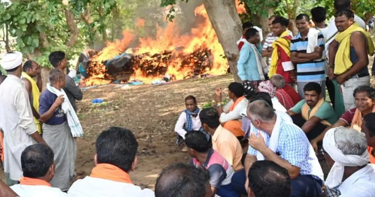 Kawardha Accident: कवर्धा में एक साथ जलीं 19 चिताएं, जिसने देखा वो रो दिया, Photos देख भर आएगा आपका भी दिल – News18 हिंदी