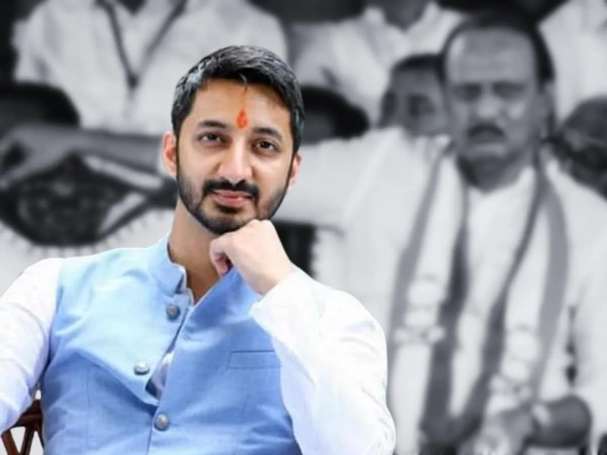 एक और पवार की राजनीत&zwj;ि में एंट्री, अज&zwj;ित पवार-सुप्र&zwj;िया सुले से बेहद खास  कनेक्&zwj;शन, आखिर कौन आनें वाला है? - News18 हिंदी