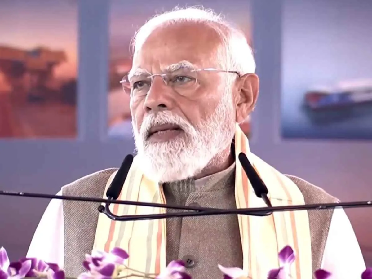 सिंगुर में गरजे पीएम मोदी, बोले- बंगाल को मिली पहली वंदे भारत स्लीपर, अब  काशी पहुंचना आसान - News18 हिंदी