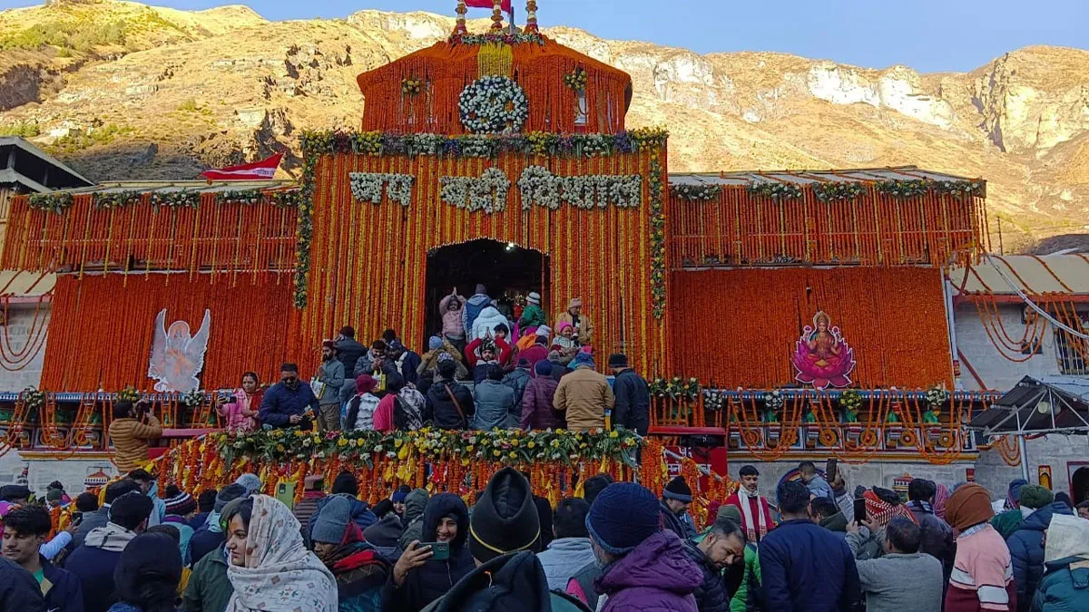 Badrinath Door Open Date: ठीक तीन माह बाद खुलेंगे बदरीनाथ धाम के कपाट, ये  रहेगा शुभ मूहुर्त - badrinath door open date and time latest update