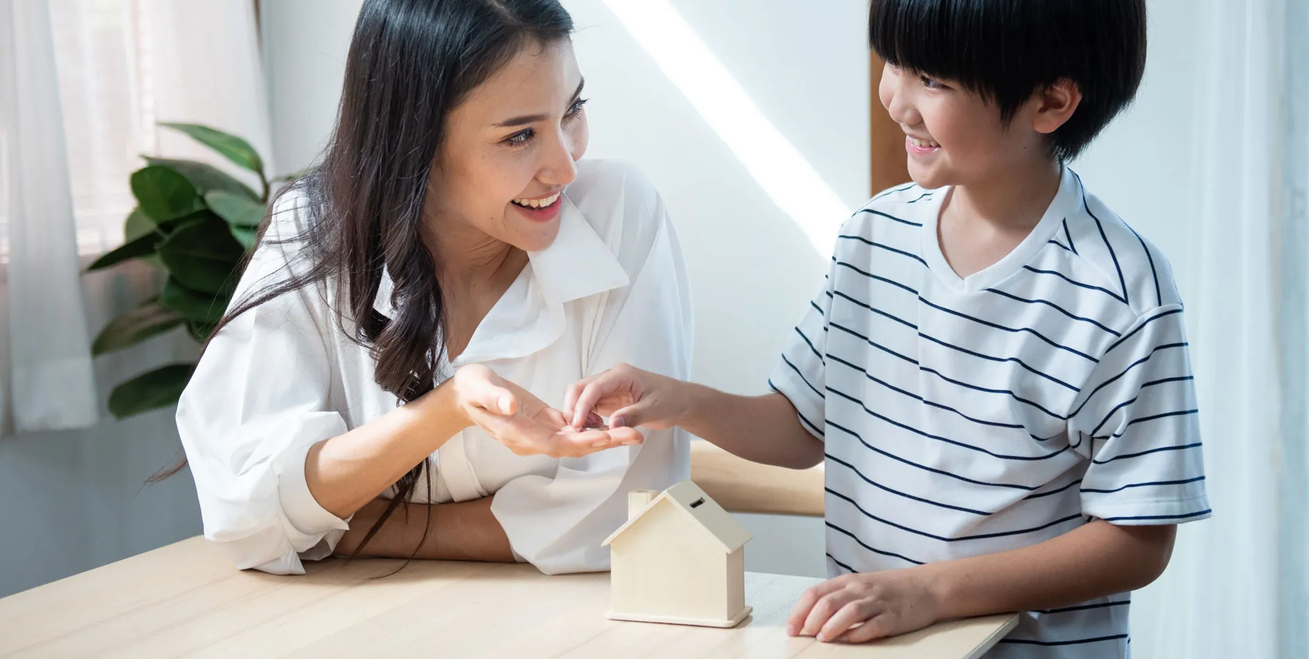 वित्त के बारे में अपने बच्चे को सिखाने के लिए 20 बातें