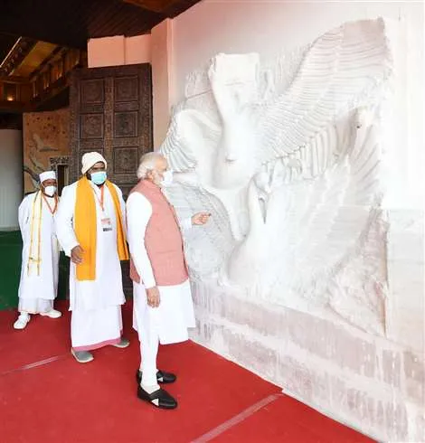 वाराणसी के स्वर्वेद महामंदिर धाम की दीवारों पर उर्त्कीण 4000 दोहे, अस्सी हजार वर्ग फीट क्षेत्र में निर्माण - 4000 couplets engraved on walls of Swarved Mahamandir Dham ...