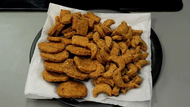 मसाला मठरी – कुरकुरी और मसालेदार पारंपरिक स्नैक