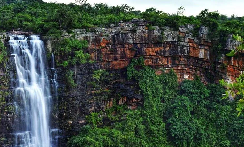 Neelam Sarai Water Fall: तीन पहाड़ियों की चढ़ाई फिर है नीलम सरई, जन्नत है ये जगह! - CG Tourism Neelam Sarai waterfall of Bijapur is the best picnic spot of Chhattisgarh -