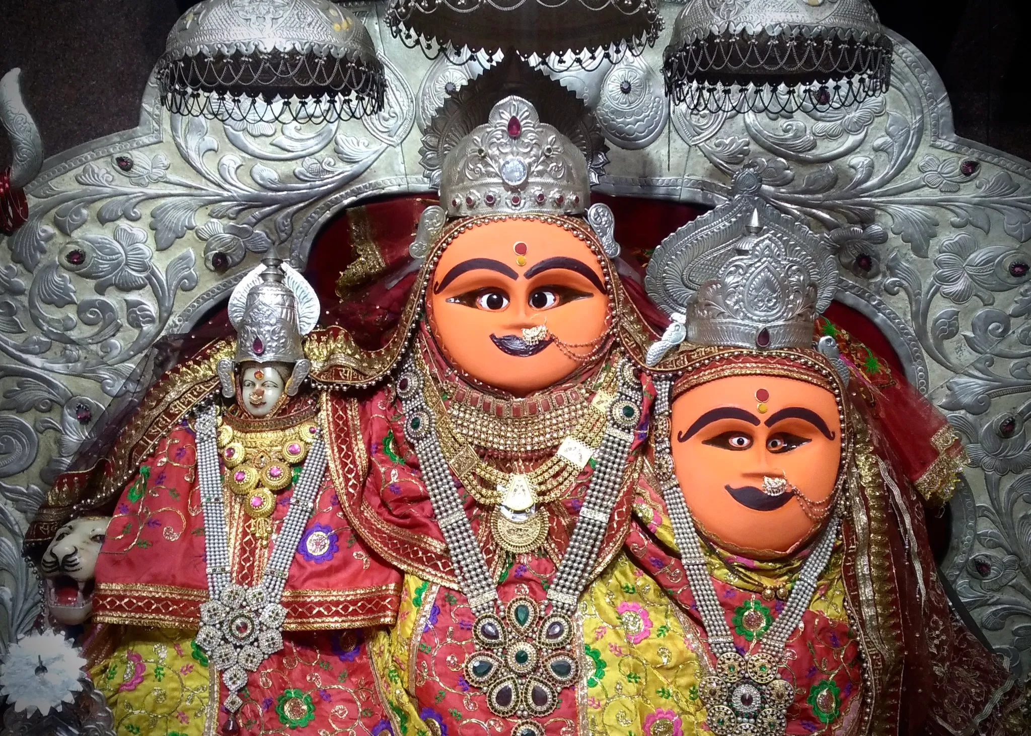 आप भी करें मां के इस चमत्कारी मंदिर के दर्शन, जहां जाते ही मिलता ये खास संकेत - badi bijasan mata mandir 