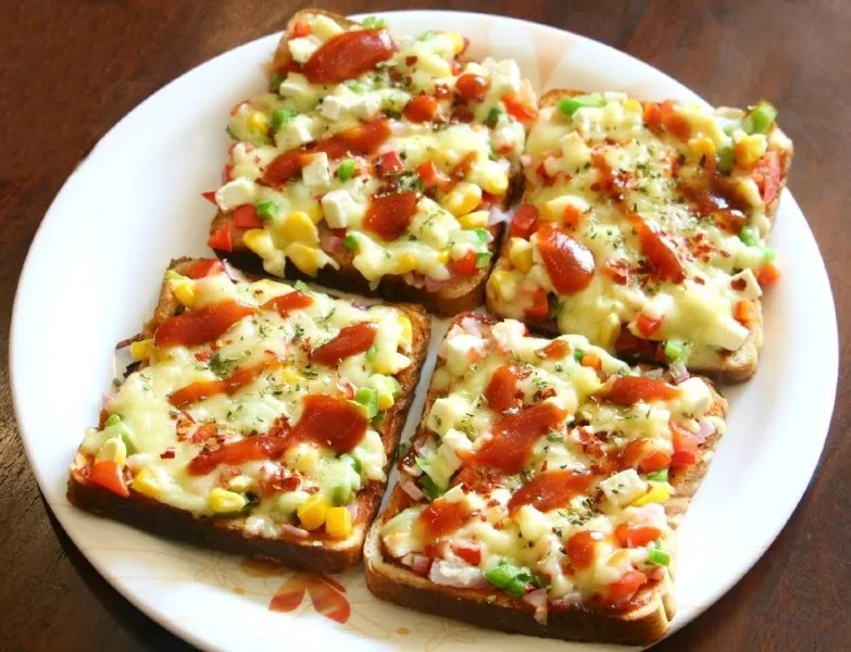 ब्रेकफास्ट में बच्चे के लिए बनाएं Bread Pizza - recipe of tasty bread pizza -mobile