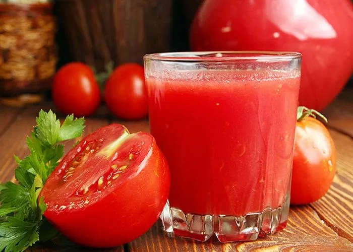 टमाटर के जूस के फायदे अनेक लेकिन ये मरीज रहें सावधान - blood red tomatoes  benefits to health-mobile