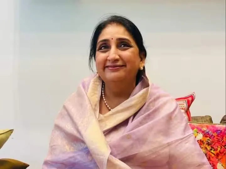 Maharashtra NCP Political Crisis who is ajit pawar wife Sunetra Pawar  profile | कौन हैं अजित पवार की पत्&zwj;नी, कितना है पैसा, इन दोनों बातों पर  आधारित पूरी डिटेल के साथ