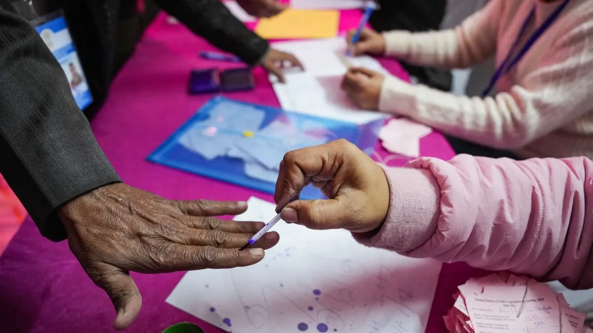 Chhattisgarh Local Body Election 2025 Voting for 173 municipal bodies 44.90 lakh votes cast today ann | Chhattisgarh Local Body Election 2025: छत्तीसगढ़ में 173 नगर निकाय चुनाव के लिए मतदान जारी, इतने लाख ...