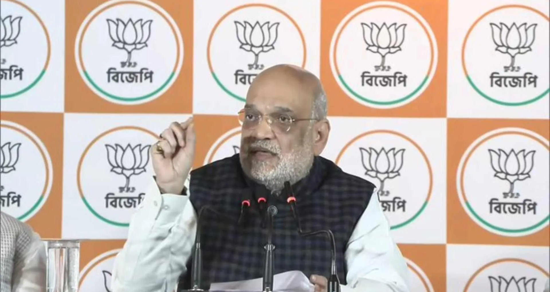 amit shah kolkata press conference west bengal assembly election tmc corruption misgovernance development '2026 में प्रचंड बहुमत से बंगाल में बनाएंगे सरकार...', अमित शाह ने आंकड़ा सामने रखकर कर दी बड़ी भविष्यवाणी