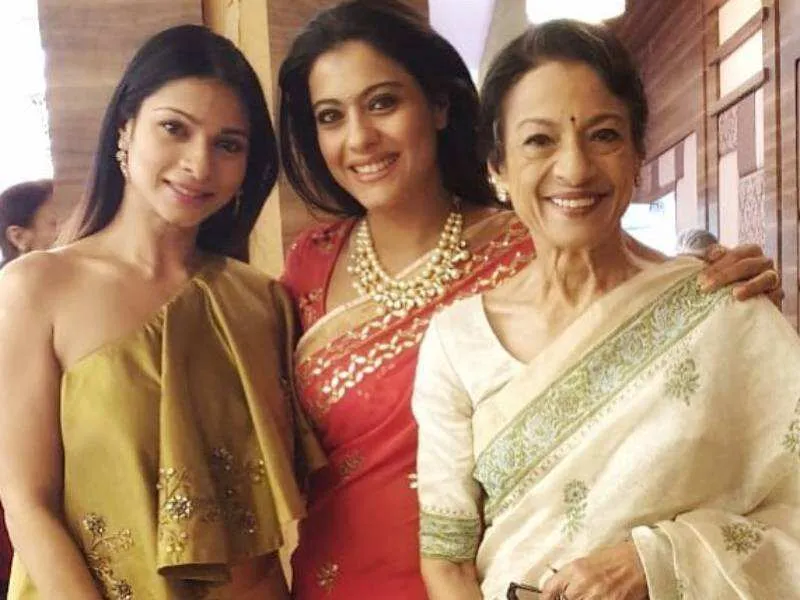 Kajol shares an adorable all smiles picture with sister Tanishaa Mukerji  and mother Tanuja