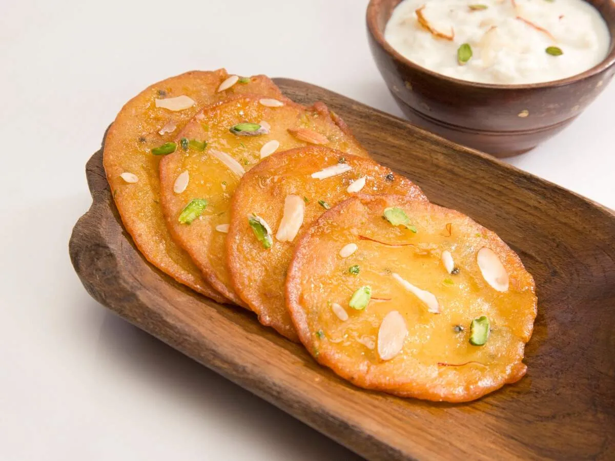 Malpua Recipe In Hindi - घर पर ही झटपट बनाएं आसान और टेस्टी मालपुआ