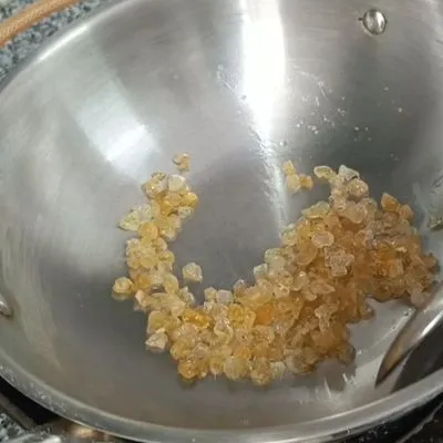 गोंद को भूनना