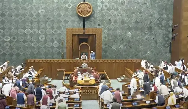 नई दिल्ली लोकसभा की कार्यवाही शुरू होते ही विपक्ष का हंगामा, 12 बजे तक के  लिए स्थगित