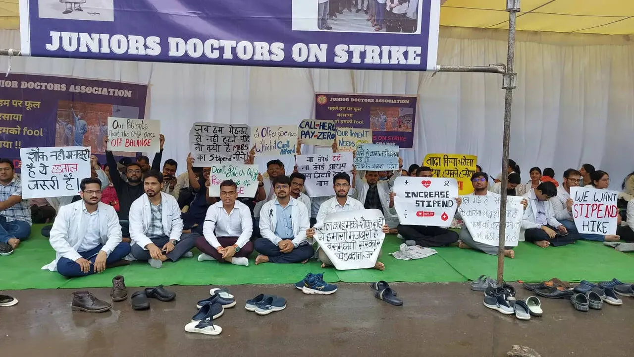 Junior doctors strike work demanding hike in honorarium and reforms in bond policy - Times of India