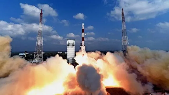 isro journey from aryabhatt to sending 100th satellite - अंतरिक्ष में 100वां उपग्रह भेजने के लिए इसरो ने तय किया ये शानदार सफर 1, देश न्यूज