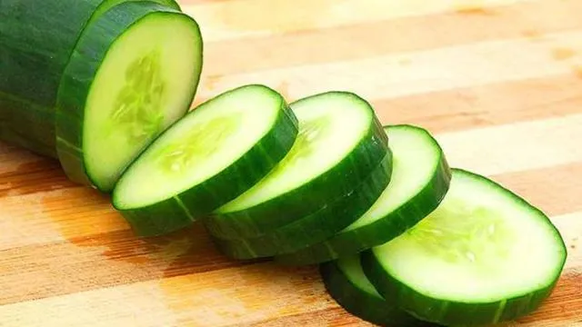 health benefits of eating cucumber during summer obesity to control high  blood pressure - गर्मियों में खीरा खाने से सेहत को मिलते हैं ये 5 गजब के  फायदे, मोटापा भी रहता है कम 