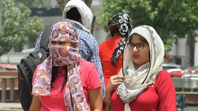 Scorching heat wreaks havoc in Delhi no hope of relief in coming days - दिल्ली में चिलचिलाती गर्मी का बरपा रही कहर, फिलहाल राहत की उम्मीद नहीं, एनसीआर न्यूज