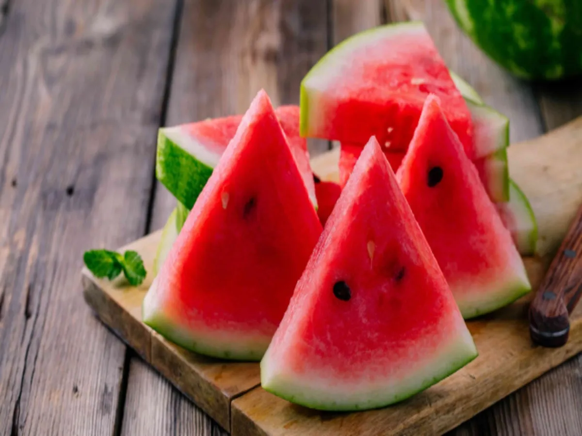 why you should never drink water just after eating water melon - Watermelon  Eating Tips : आयुर्वेद के अनुसार तरबूज खाने के बाद क्यों नहीं पीना चाहिए  पानी