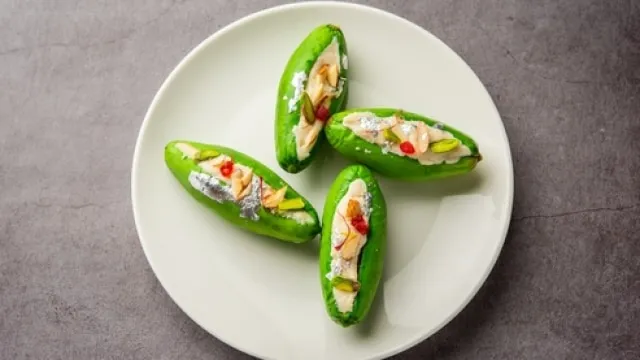 Parwal ki mithai kaise banate hain Recipe in Hindi Parwal Mithai: परवल से फटाफट तैयार करें टेस्टी मिठाई, ठंडी-ठंडी करें सर्व