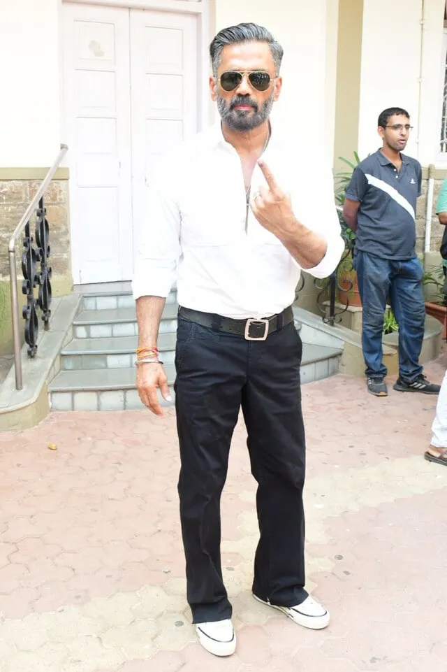 Celebs vote in Lok Sabha Elections