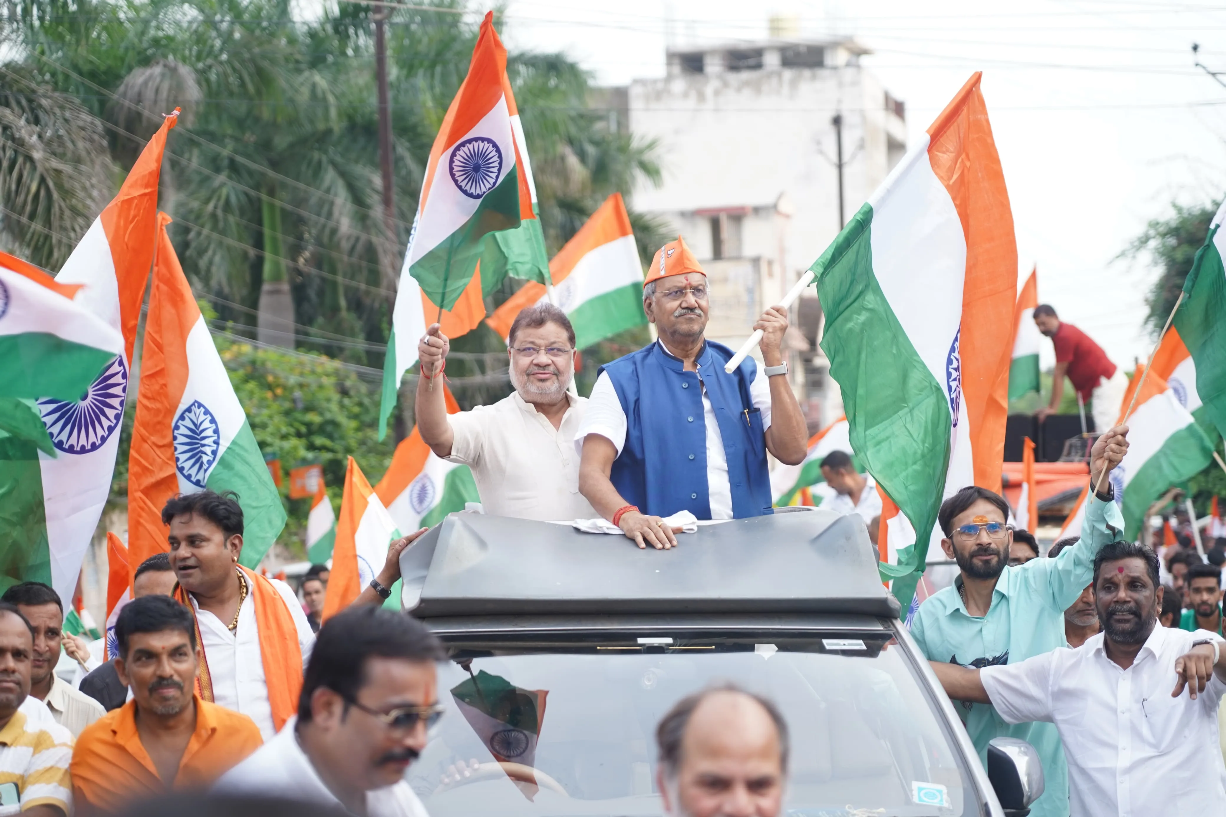 सांसद बृजमोहन अग्रवाल ने निकाली तिरंगा यात्रा, जनता से हर घर तिरंगा फहराने  की अपील की | RamRaj