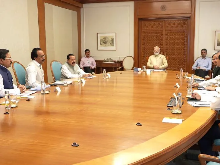 Narendra Modi On Gaganyaan Mission And Space Exploration | PM Modi Meeting  | PM मोदी ने कहा- 2035 तक स्पेस स्टेशन बनाएं, 2025 में गगनयान से इंसान को  स्पेस में भेजें - Dainik Bhaskar