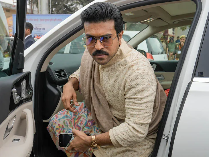 प्राण प्रतिष्ठा समारोह में तेलुगु सिनेमा के सुपर स्टार राम चरण भी शामिल हुए।