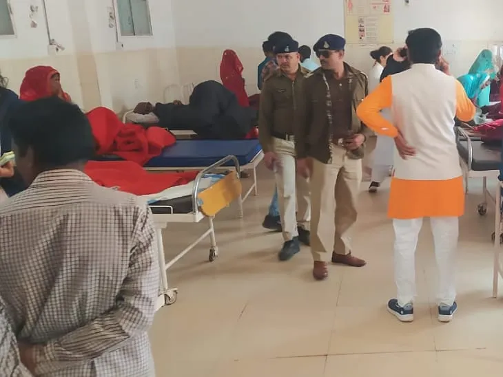 स्कूल में मिड डे मील खाने के बाद बच्चे बीमार पड़ गए। उन्हें अस्पताल में भर्ती कराया गया है।