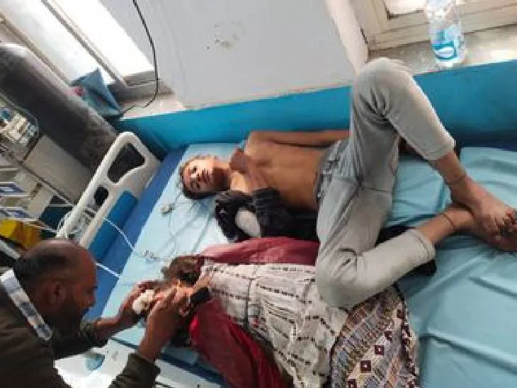 डैम के पास ढलान पर ट्रैक्टर-ट्रॉली अनियंत्रित होकर पलट गई।