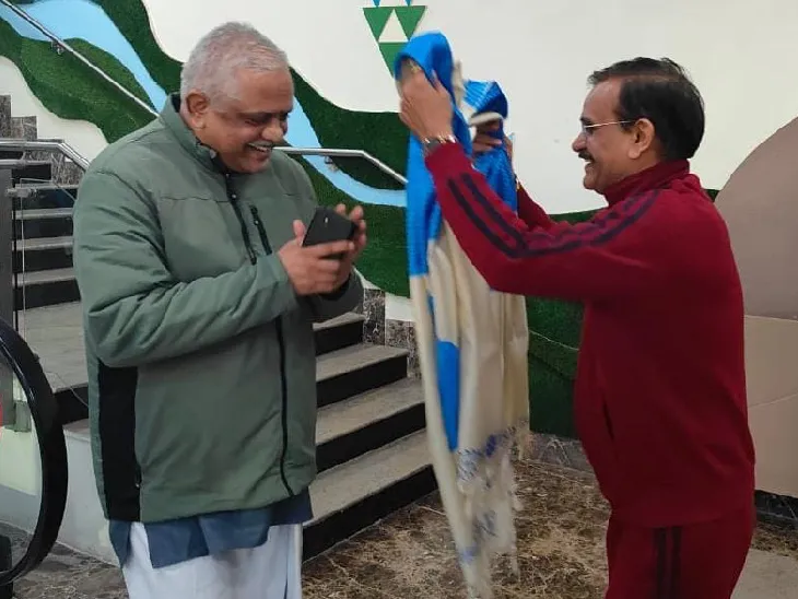 भाजपा के राष्ट्रीय संगठन महामंत्री बीएल संतोष का भोपाल एयरपोर्ट पर पार्टी के प्रदेशाध्यक्ष वीडी शर्मा ने स्वागत किया।