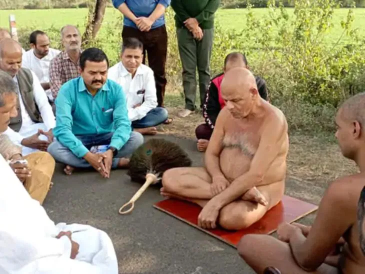 आचार्य विद्या सागर महाराज के शिष्य मुनि समय सागर महाराज । (फाइल फोटो)