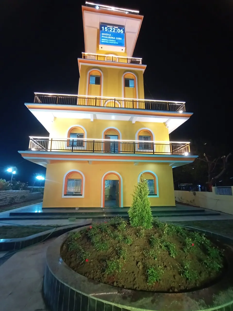 ऐसी है घडी