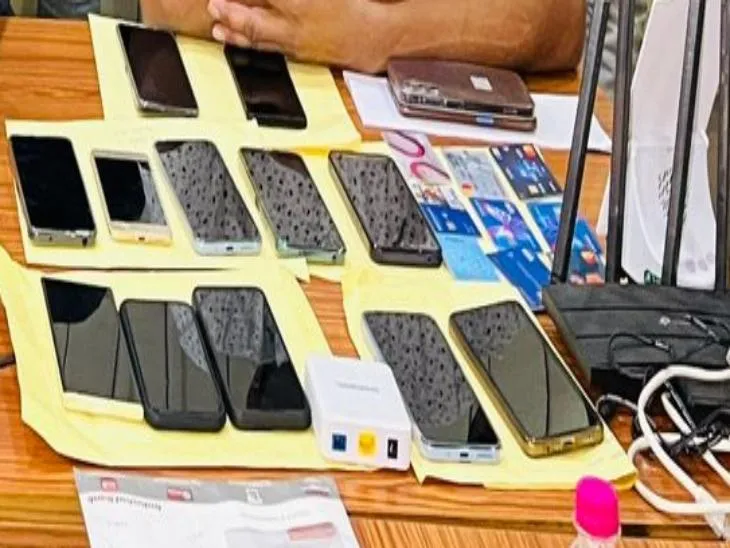 आरोपियों के पास से करीब 10 करोड़ रुपए के लेनदेन के पुख्ता सबूत मिले हैं।